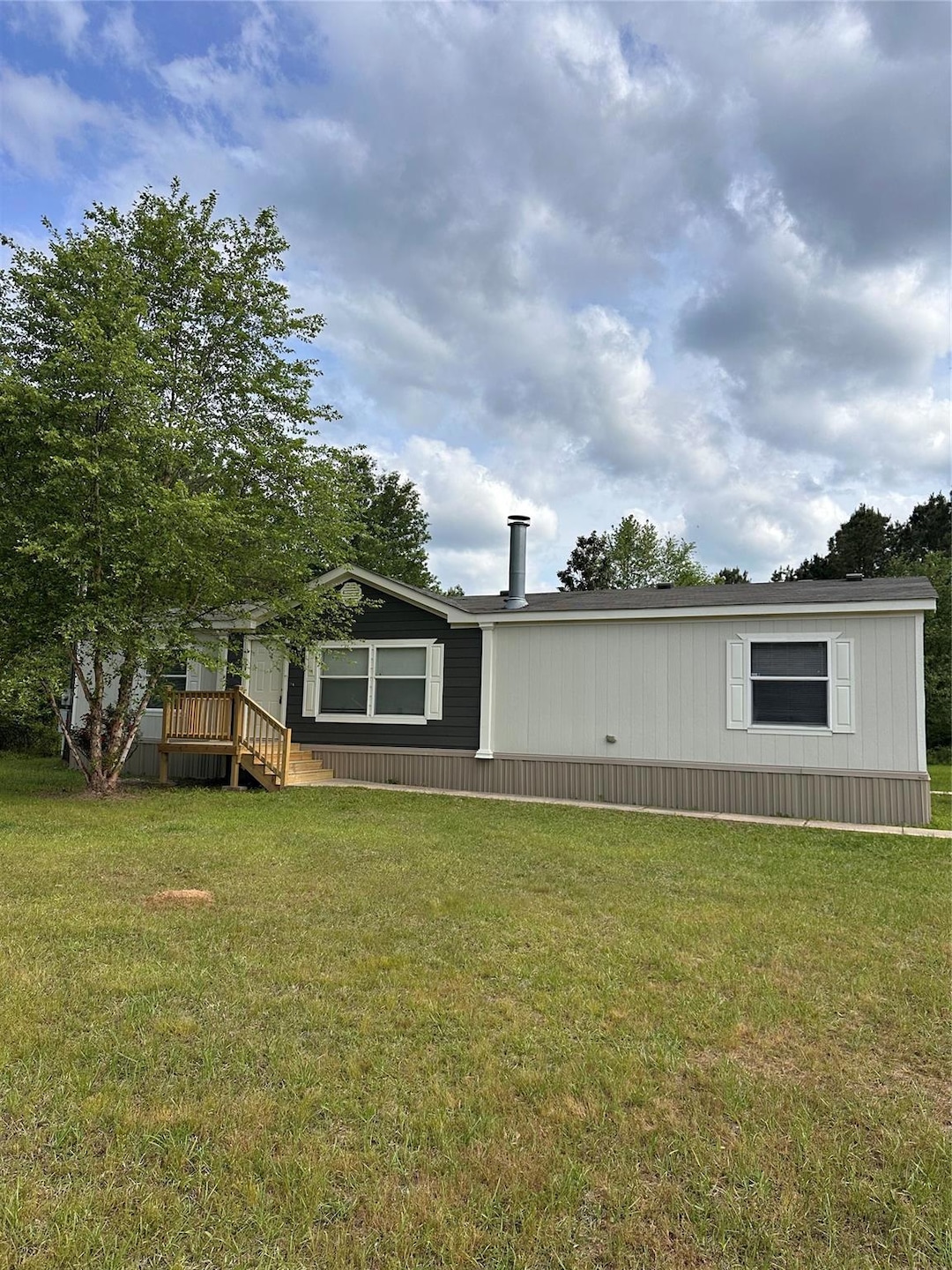View of front of house with a front yard