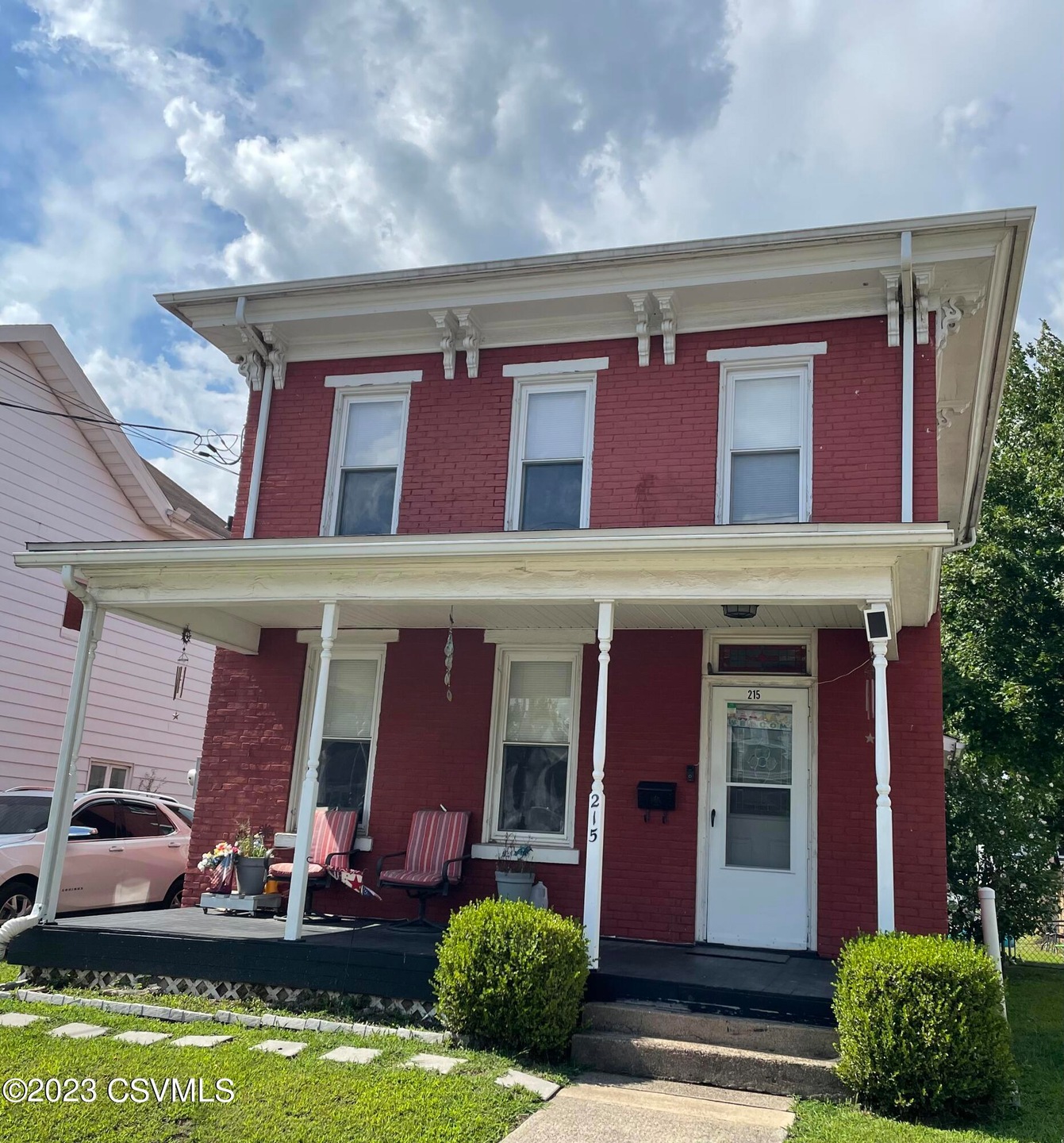 215 E 6th st