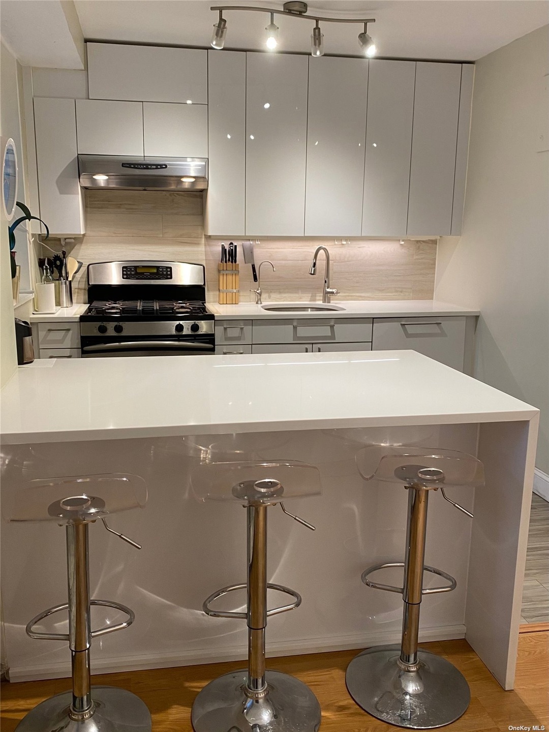 9737 63rd Dr unit 8M, Rego Park, NY 11374 - photo 1