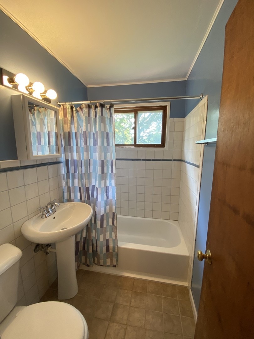 2403 Dove St, Rolling Meadows, IL 60008 - photo 1