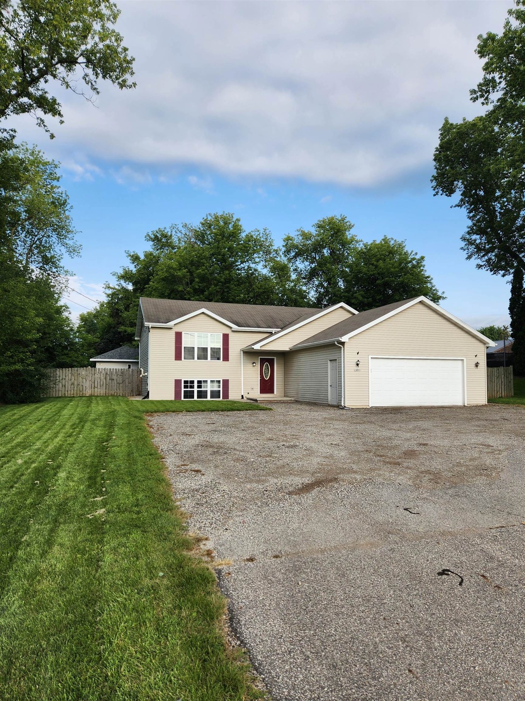 2485 N Lynndale Dr, Appleton, WI 54914 - photo 1