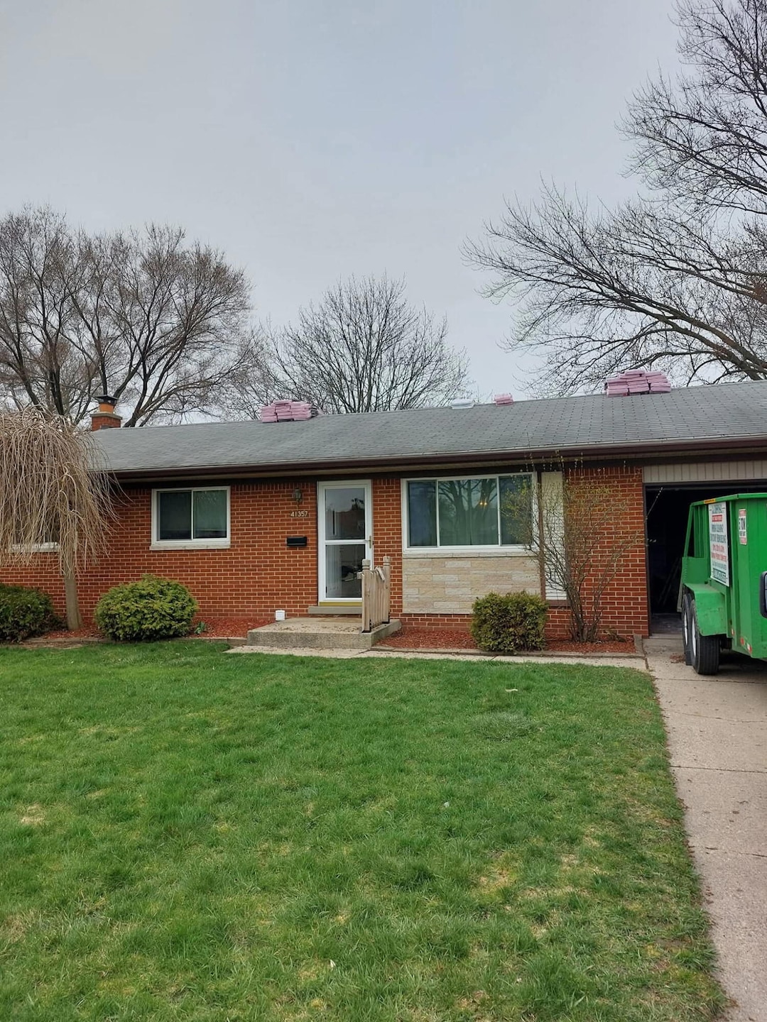 41357 Estate Dr, Sterling Heights, MI 48313 - photo 1