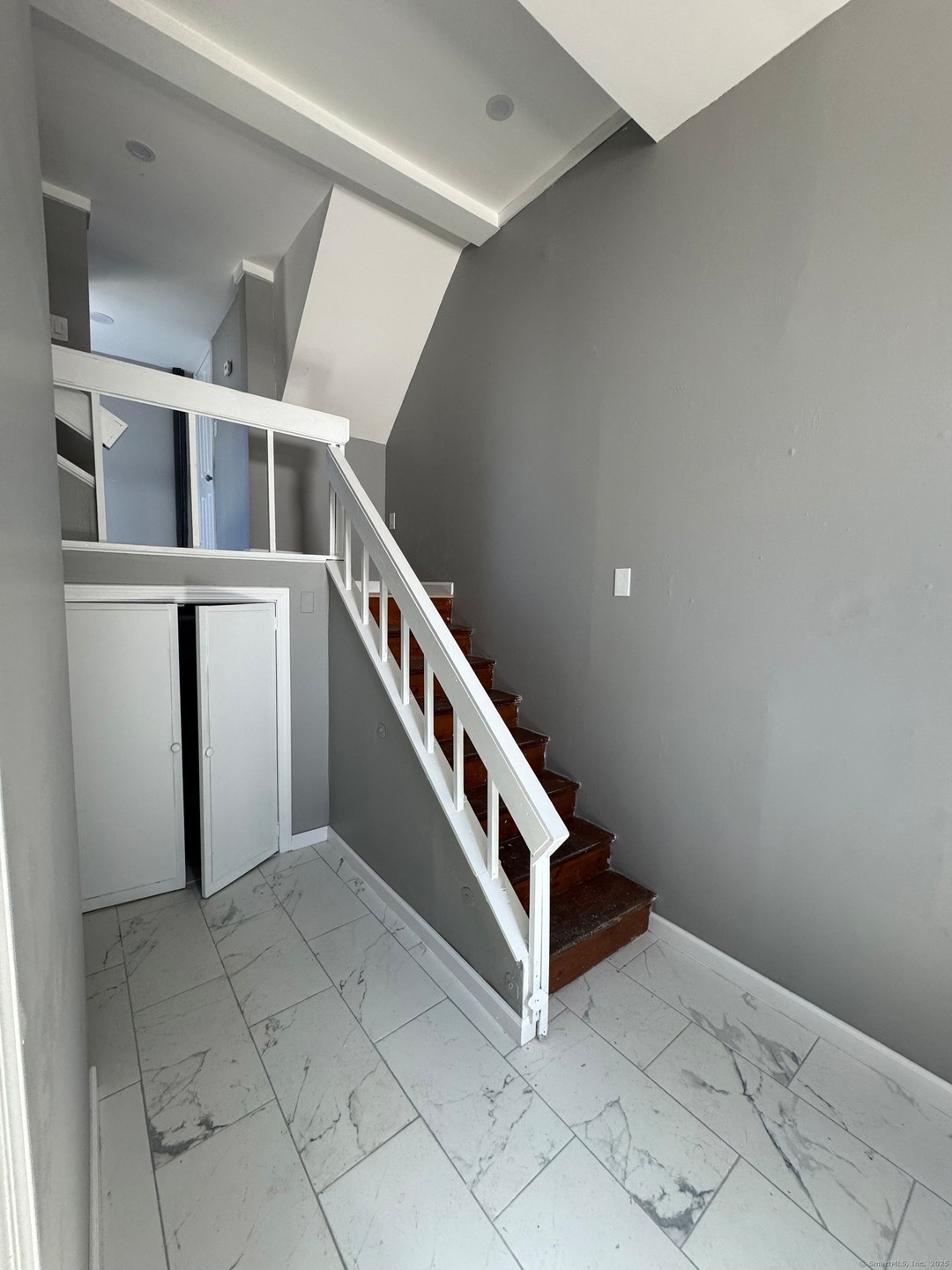 30 Davis St unit Lower right, New Haven, CT 06515 - photo 1