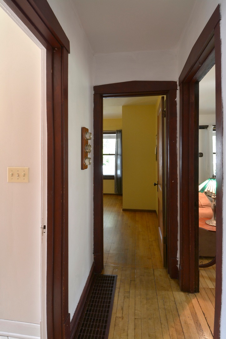 1375 Campbell Ave, Des Plaines, IL 60016 - photo 1