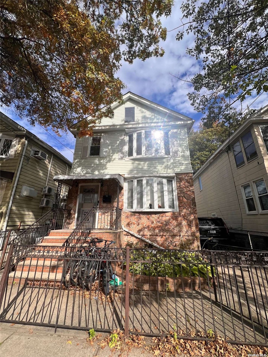 Sold $900,000 • Co-Listing Agent