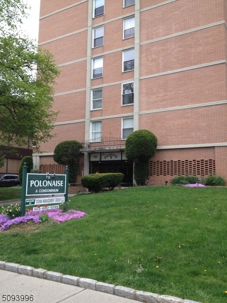 704 N Broad St unit 8C, Elizabeth, NJ 07208 - photo 1