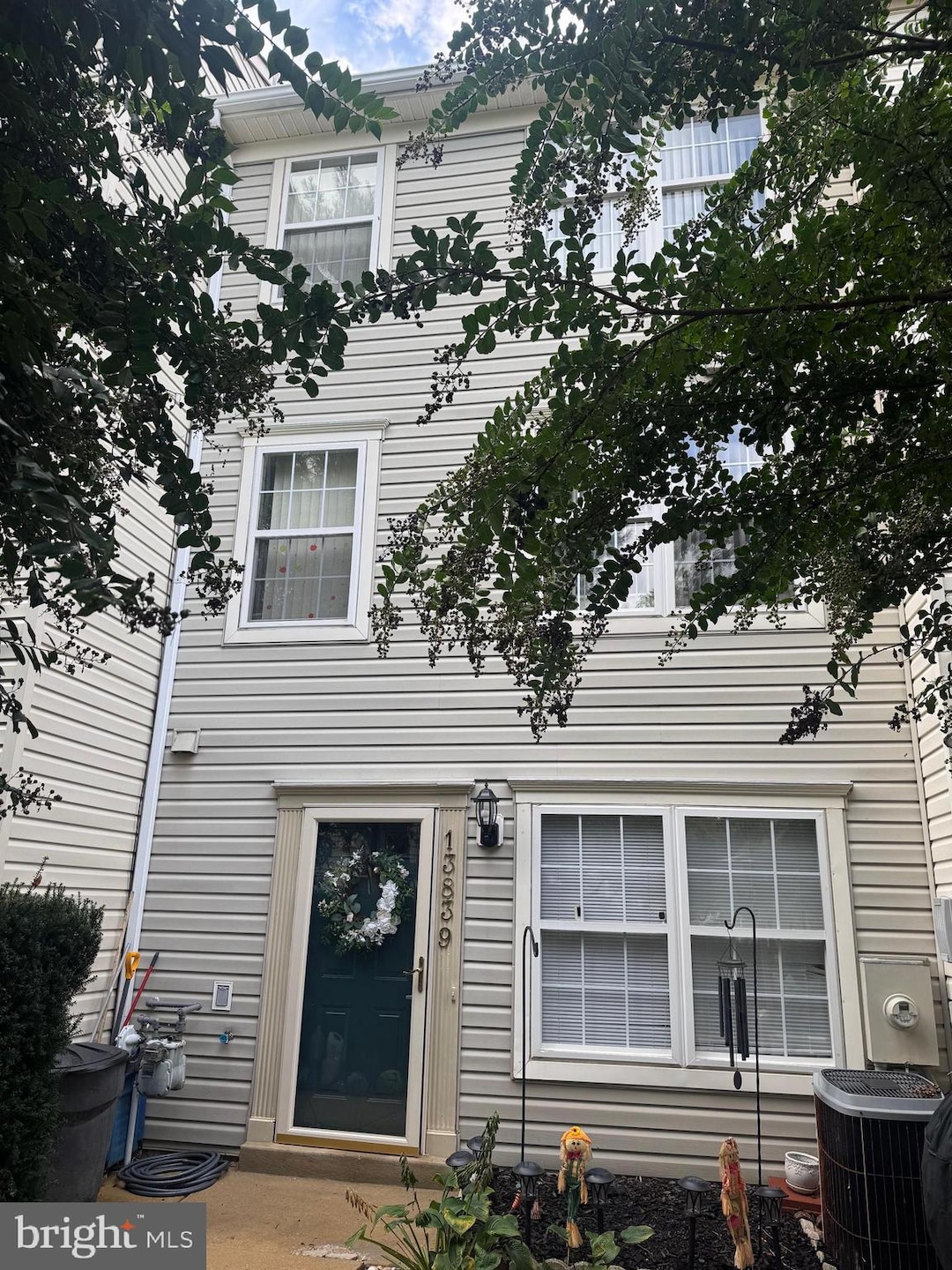 Under Contract $389,000