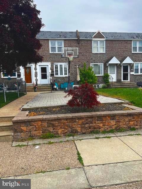 424 Westmont Dr, Darby, PA 19023 - photo 1
