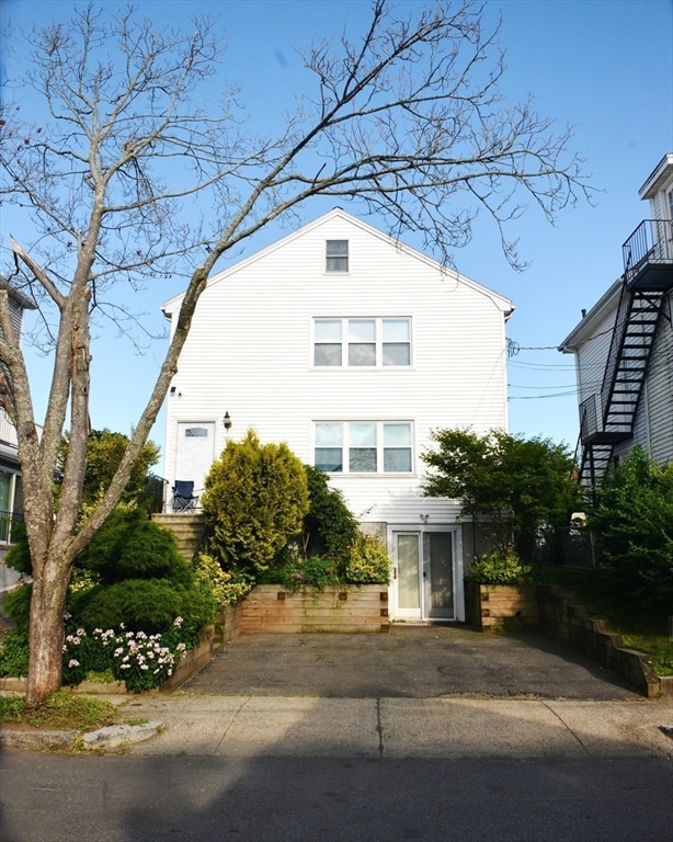 61 Tracey St unit 2, Peabody, MA 01960 - photo 1