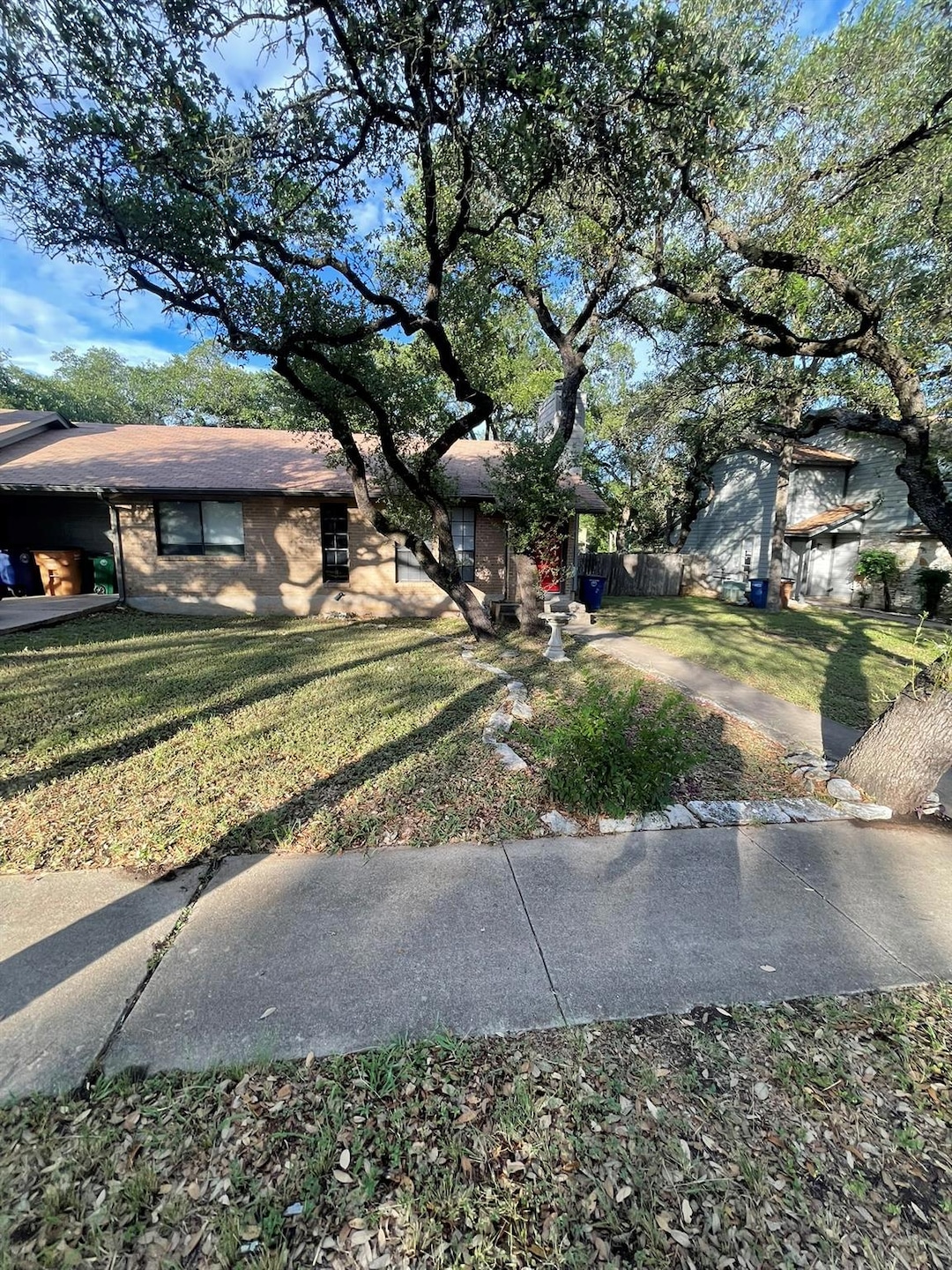 View of front facade with a front yard