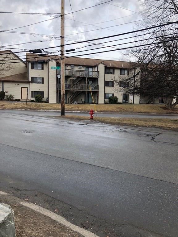 271 Humphrey St unit 10, Lowell, MA 01850 - photo 1