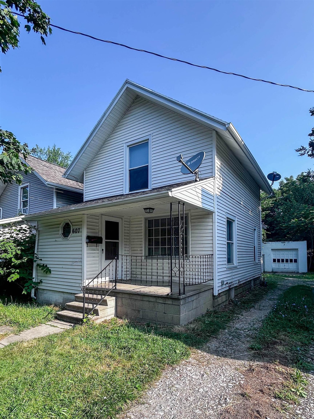607 E Mount Hope Ave, Lansing, MI 48910 - photo 1
