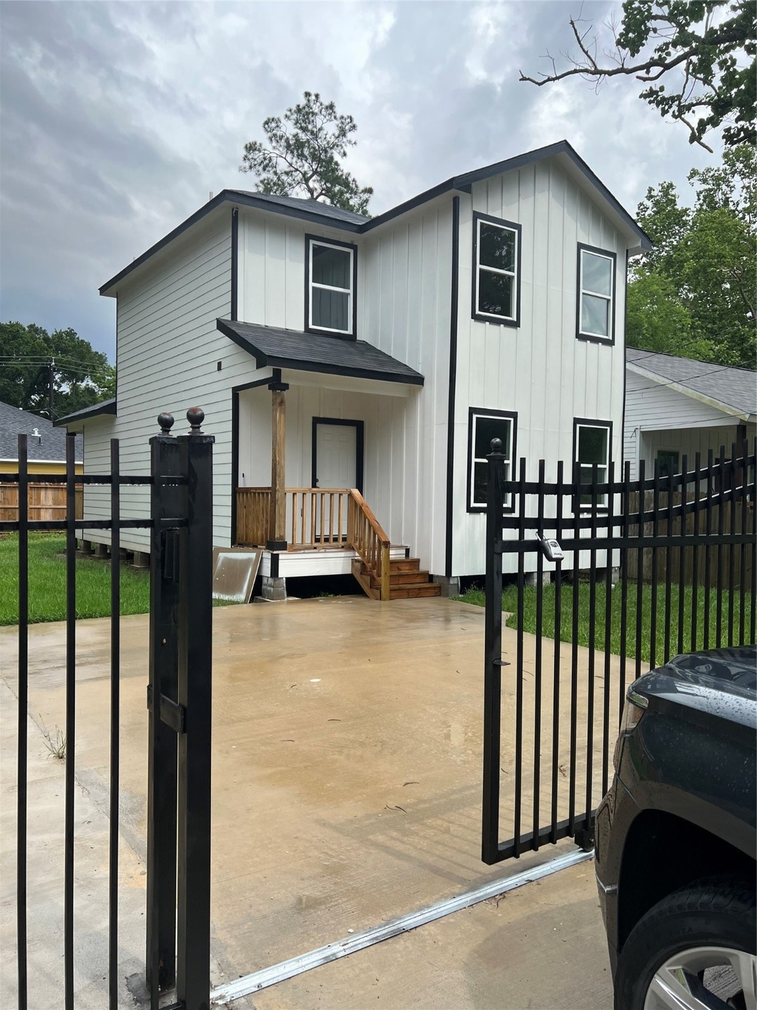 6830 Bethune Dr, Houston, TX 77091 - photo 1