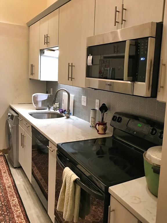 The Balmoral unit 421, Andover, MA 01810 - photo 1