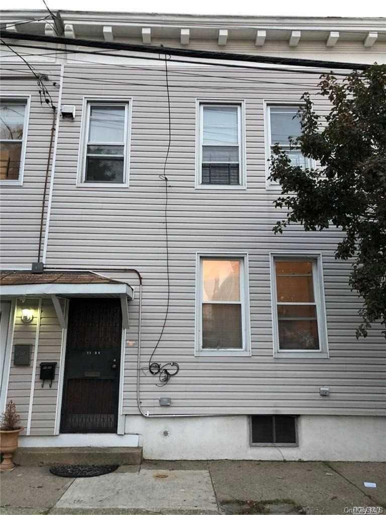 95-08 88th St, Jamaica, NY 11416 - photo 1