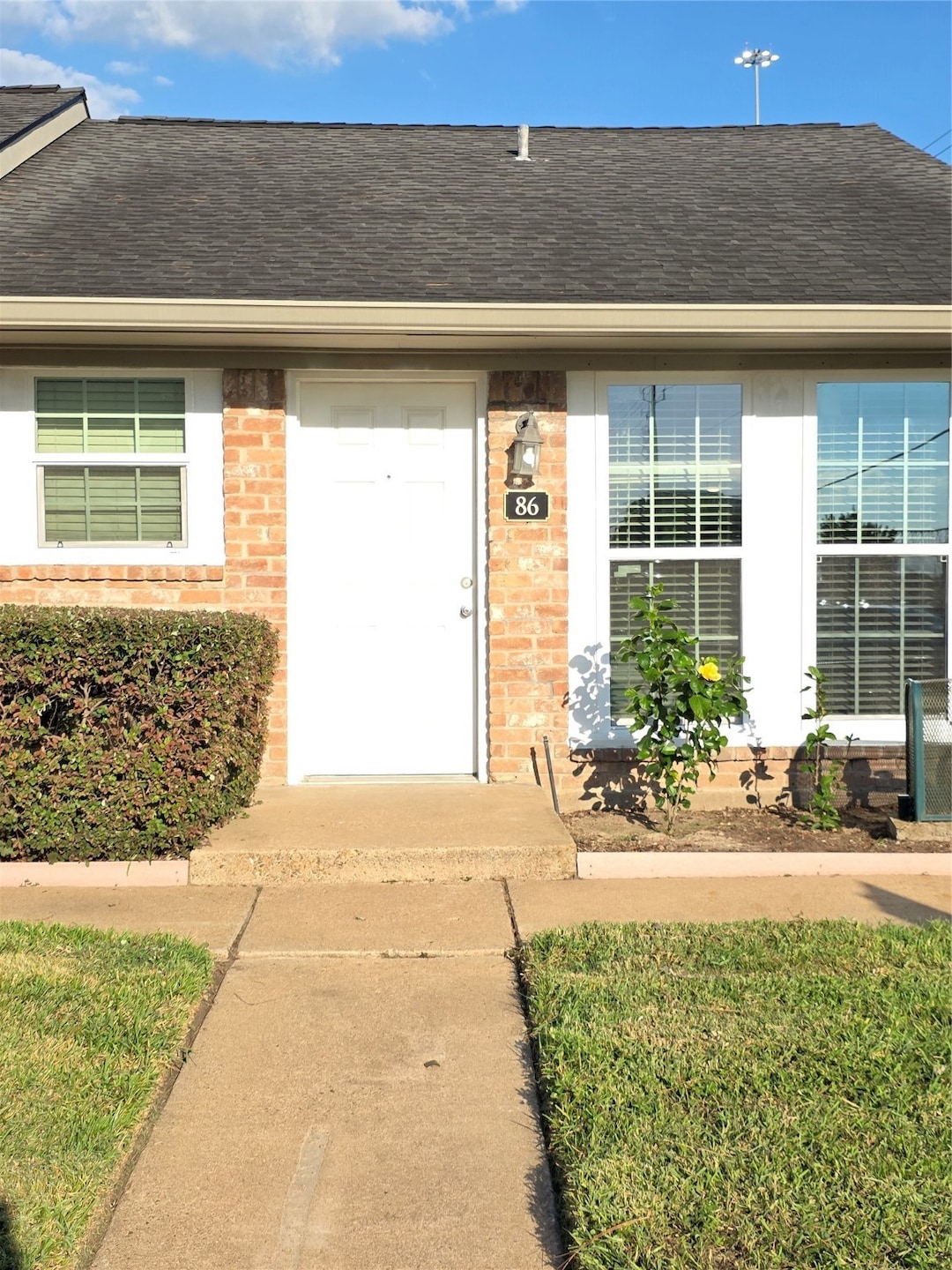 1016 E Tri Oaks Ln unit 86, Houston, TX 77043 - photo 1