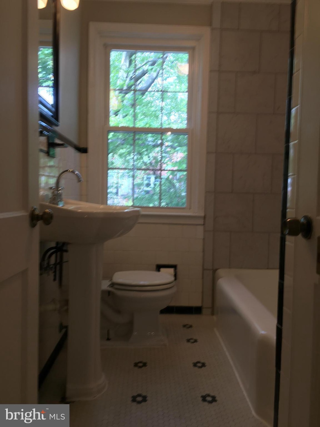 8103 Clyde Bank Rd, Parkville, MD 21234 - photo 1