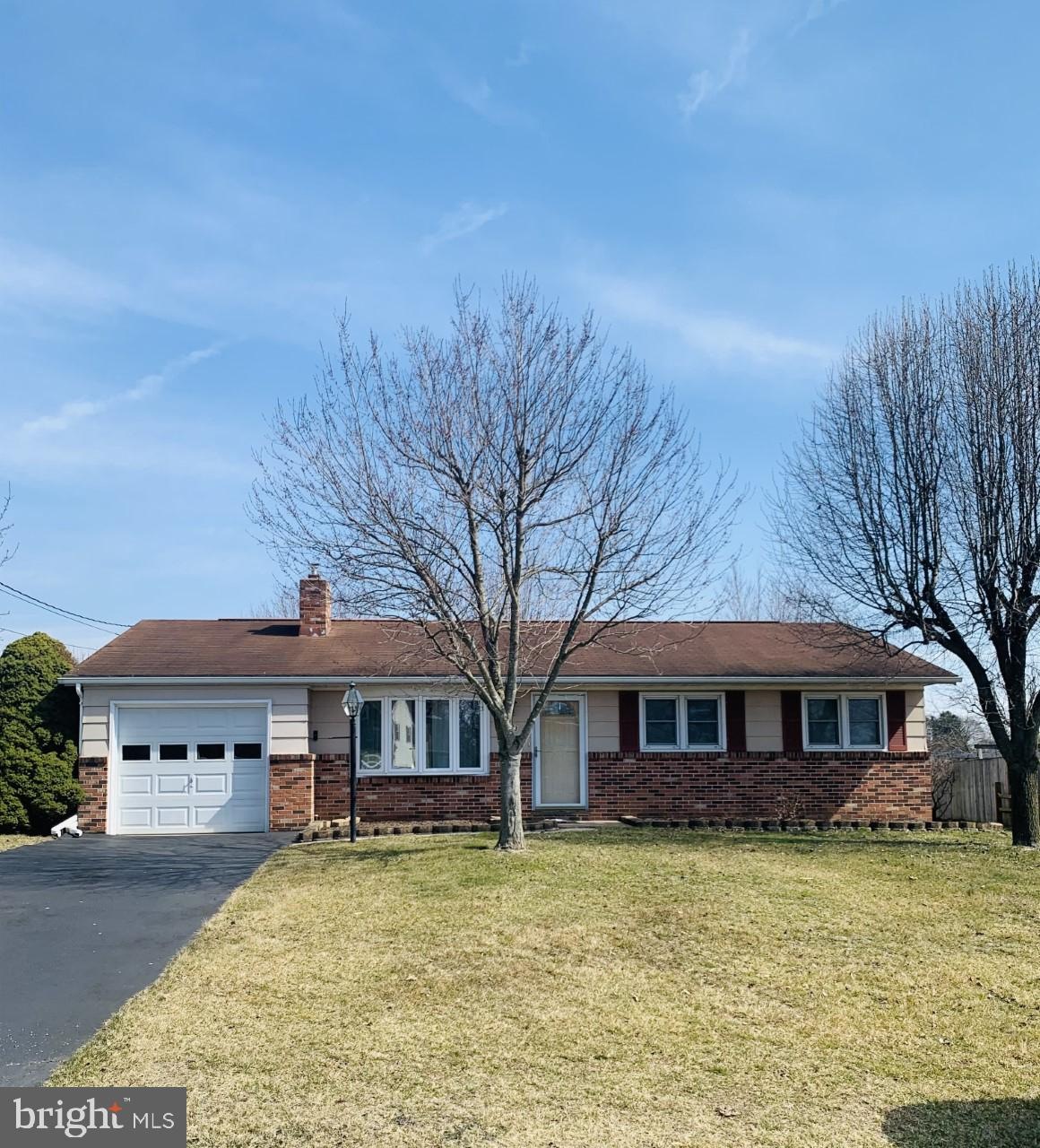 3423 Westview Cir, Greencastle, PA 17225 - photo 1