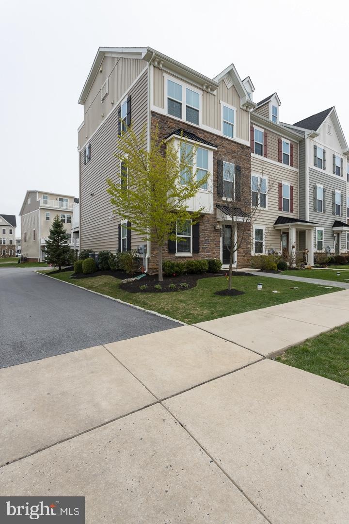 201 Quarry Point Rd, Malvern, PA 19355 - photo 1