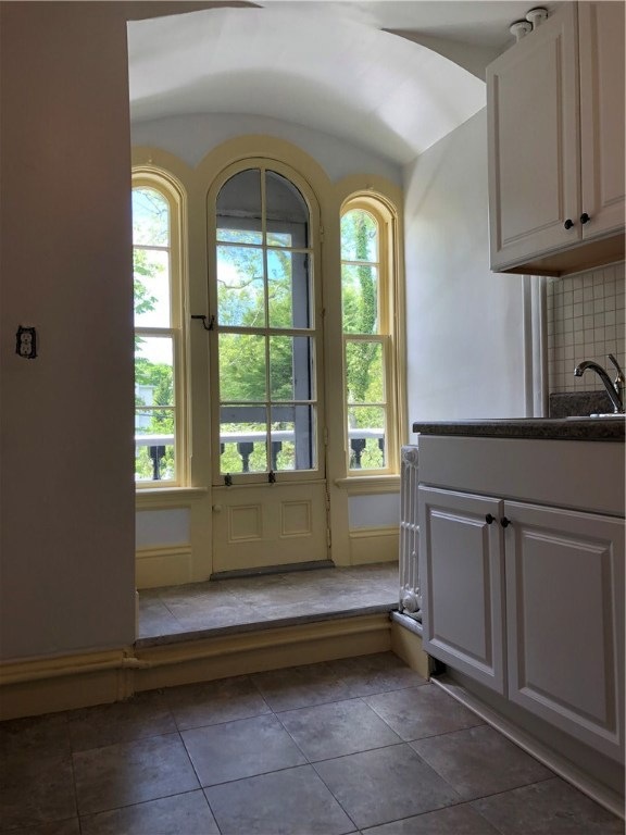 25 Catherine St unit C, Newport, RI 02840 - photo 1