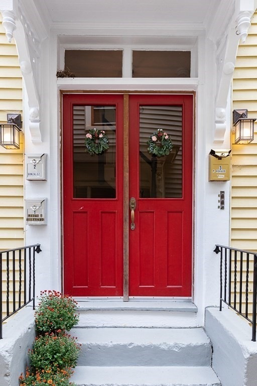 15 1/2 Williams St unit 1, Salem, MA 01970 - photo 1