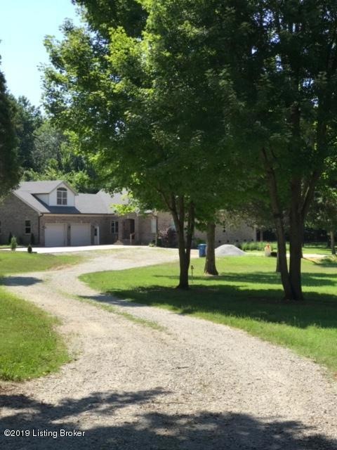 5406 E Manslick Rd, Louisville, KY 40219 - photo 1