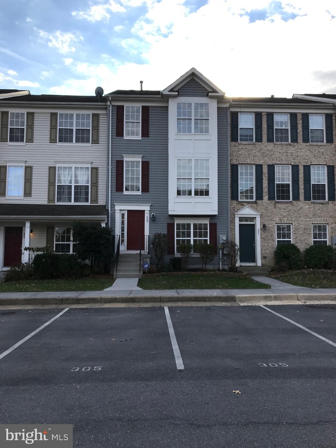 305 Hamilton Ct, Stephens City, VA 22655 - photo 1