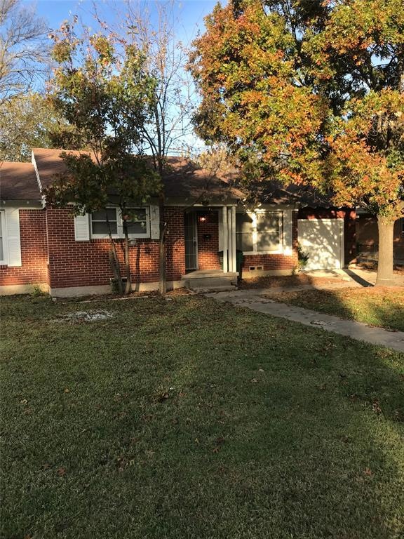 1307 N Howeth St, Gainesville, TX 76240 - photo 1