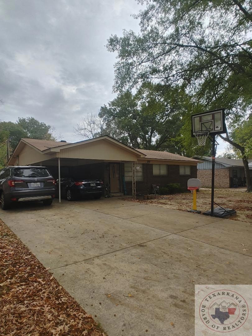 1736 Meadowbrook Ln, Texarkana, TX 75501 - photo 1