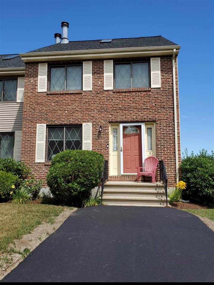 8 Rollins Ct, MerriMacK, NH 03054 - photo 1