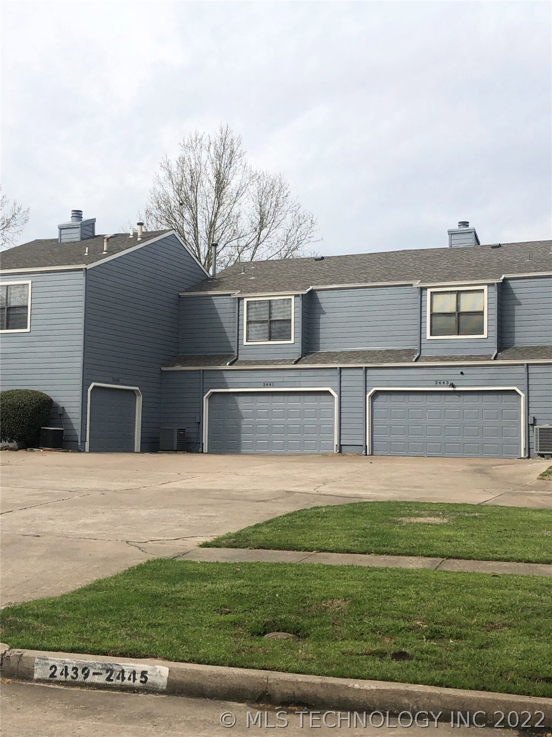 Fabulous 2 bed,1.5 Bath 2 car, Large open Family