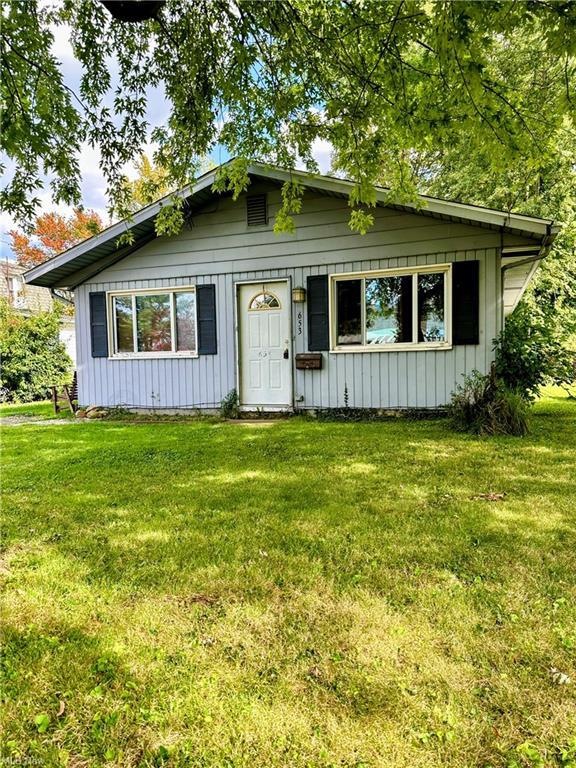 Ranch-style home with a front yard
