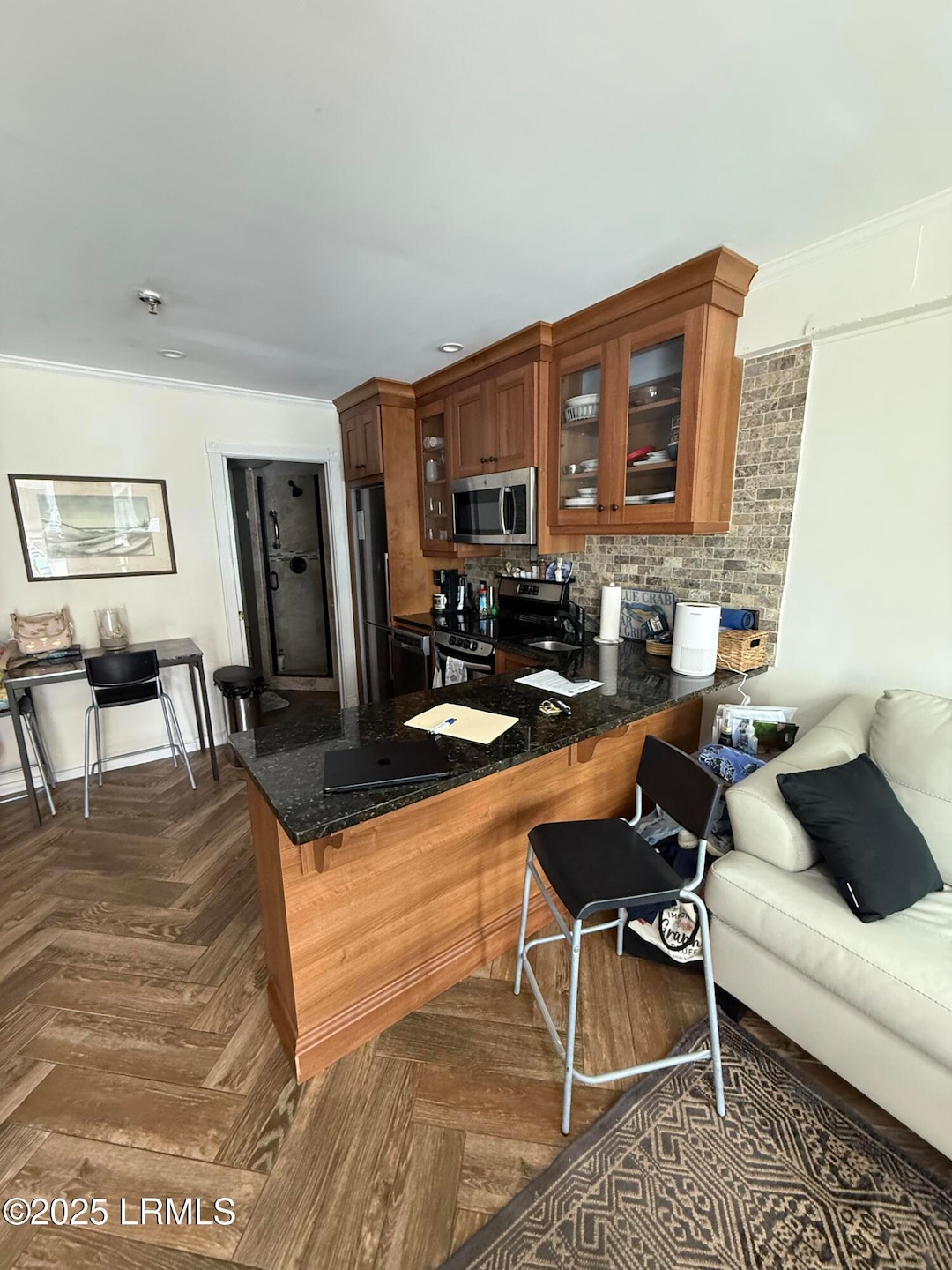 Pending $215,000 • Co-Listing Agent