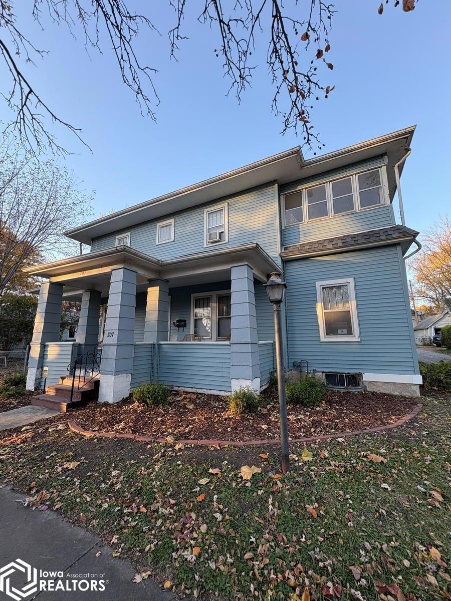 207 W Jefferson Ave, Fairfield, IA 52556 - photo 1
