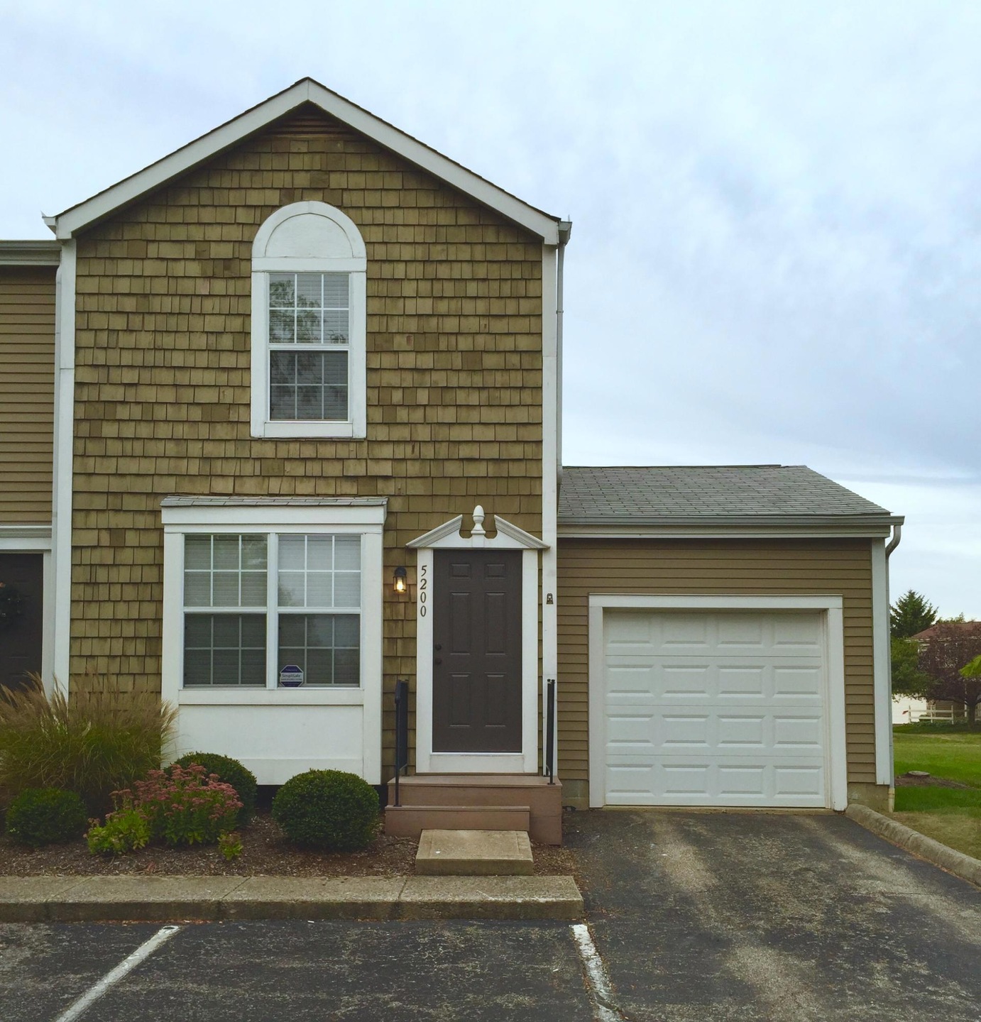 5200 Singleton Dr