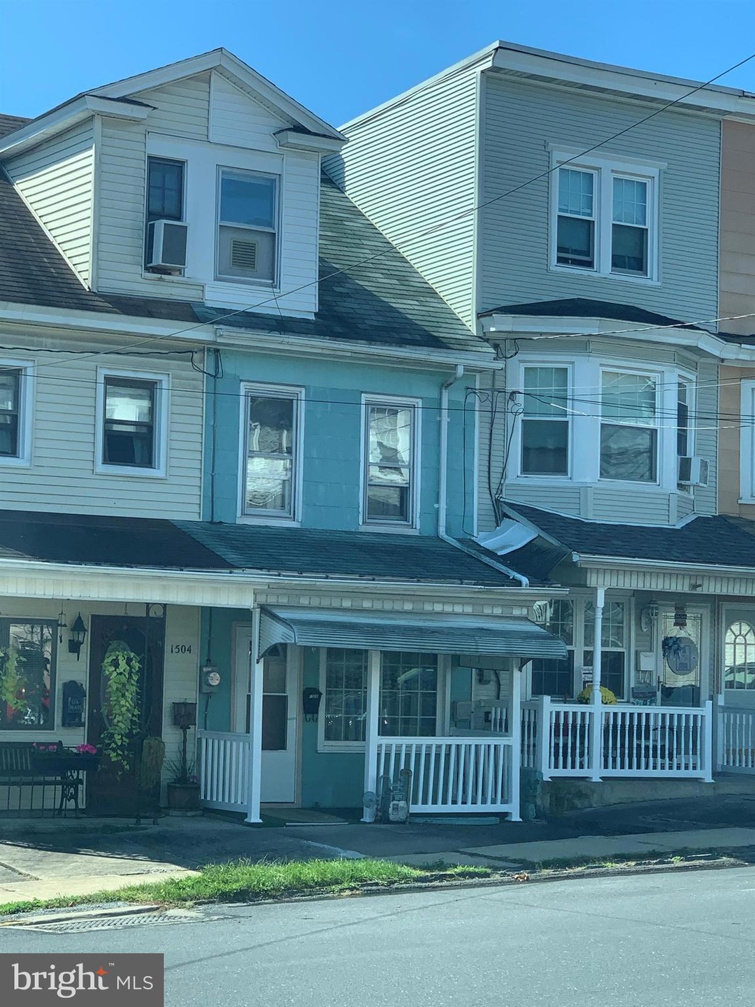 1506 W Lynn St, Coal Township, PA 17866 - photo 1