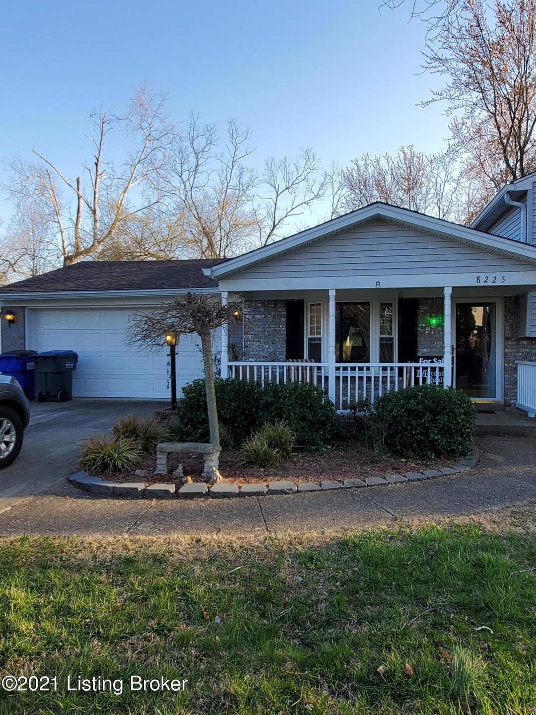 8225 Roseborough Rd, Louisville, KY 40228 - photo 1