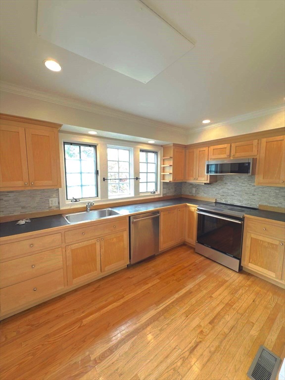 57 Kinnaird St unit 57, Cambridge, MA 02139 - photo 1