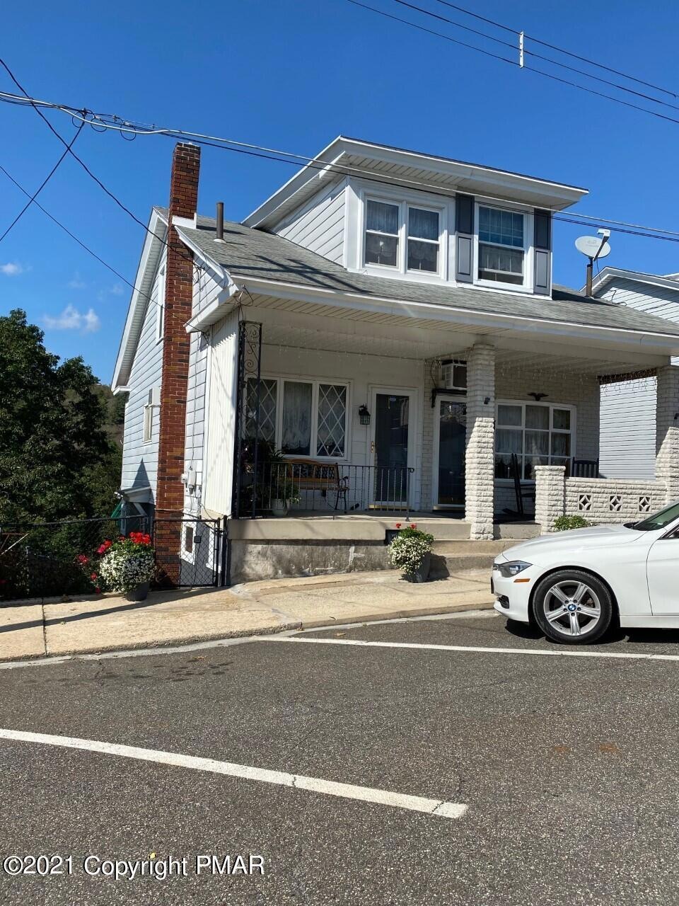 435 E Ridge St, Lansford, PA 18232 - photo 1