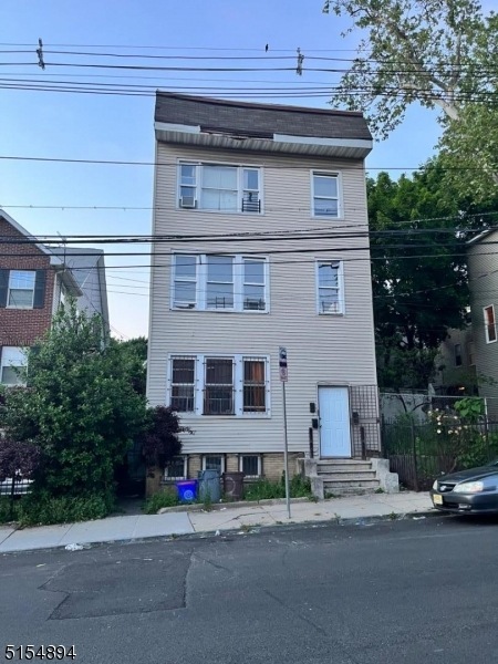 Sold $400,000 • Co-Listing Agent