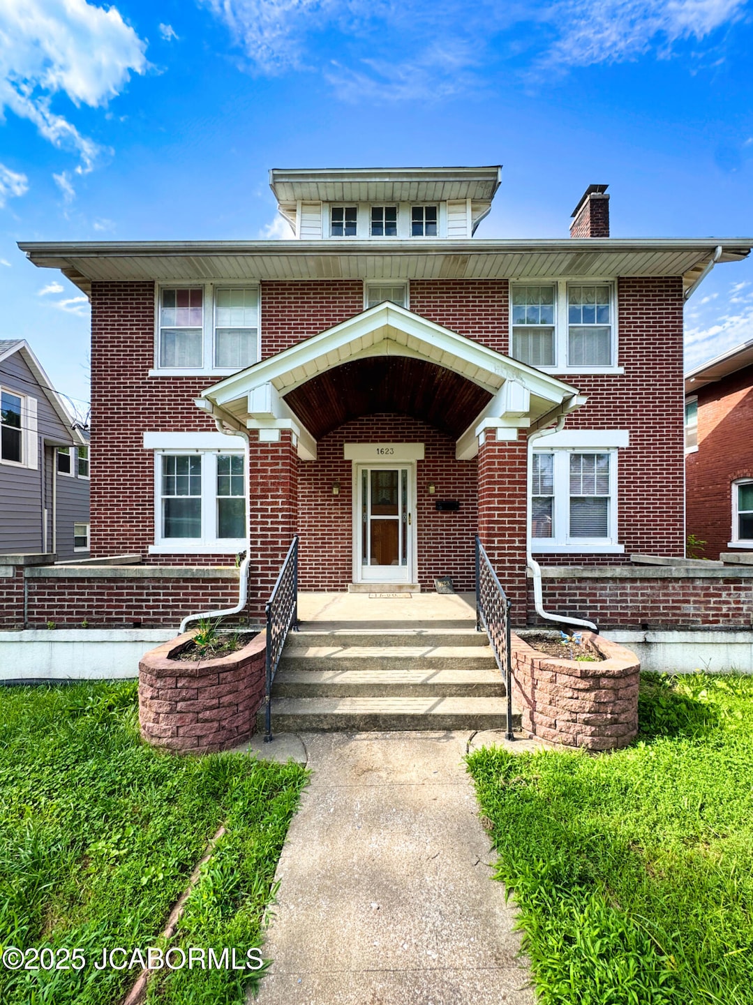 1623 W Main