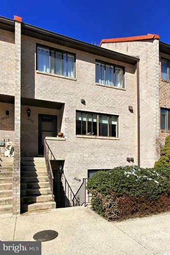 3828 Steppes Ct, Falls Church, VA 22041 - photo 1