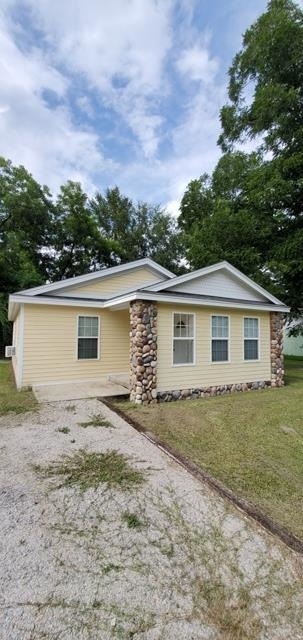 605 Wells St, Claxton, GA 30417 - photo 1