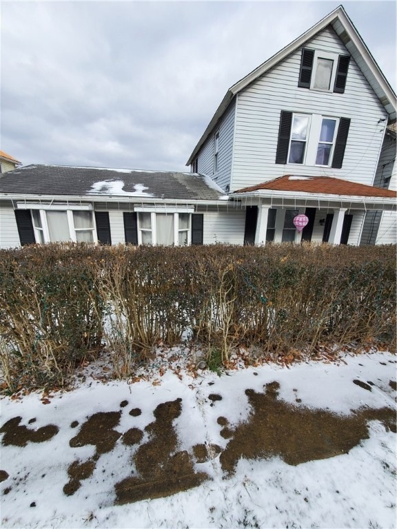 108 Lowell St, Vandergrift, PA 15690 - photo 1