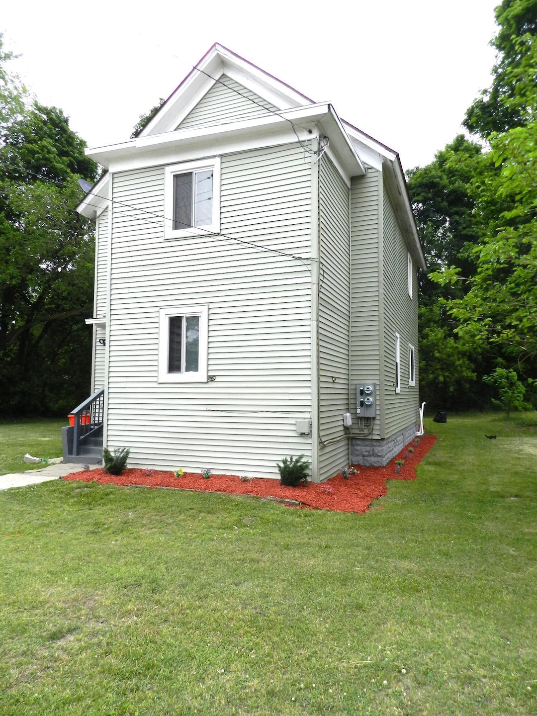 391 Pipestone St, Benton Harbor, MI 49022 - photo 1