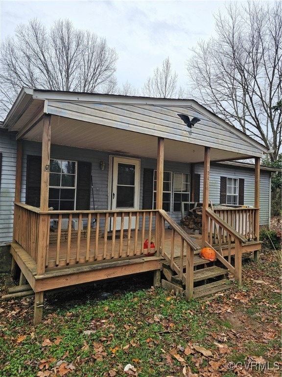  featuring a porch