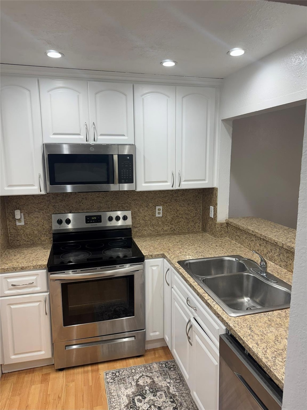 851 NE 209th Terrace unit 202, Miami, FL 33179 - photo 1