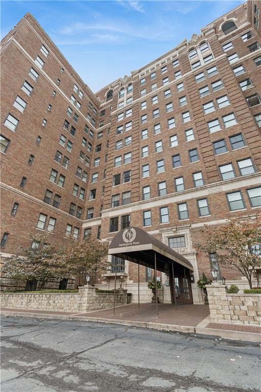 Hemingway Condominiums unit 604B, Kansas City, MO 64112 - photo 1