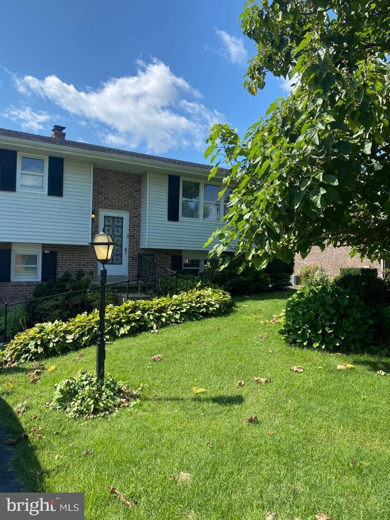 608 Beach St, Reading, PA 19605 - photo 1