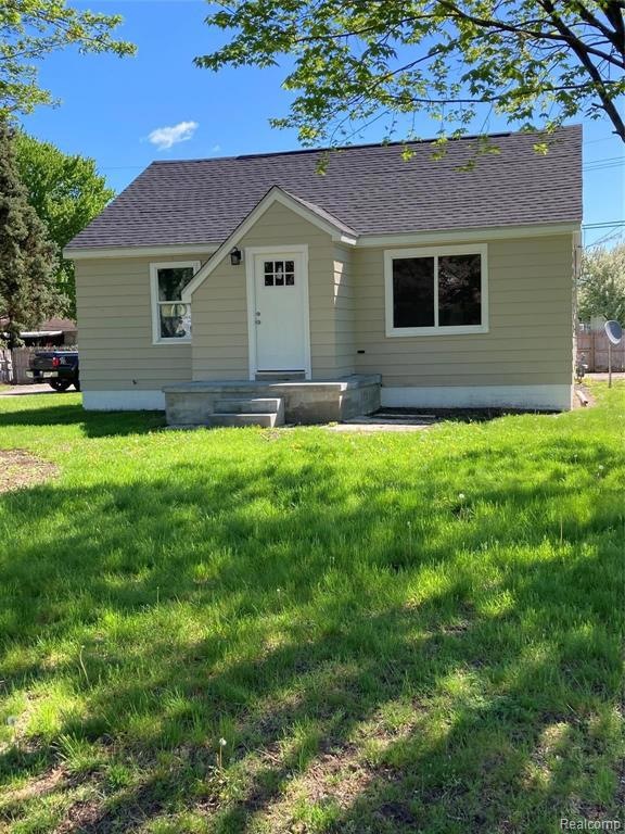2836 17th Ave, Port Huron, MI 48060 - photo 1